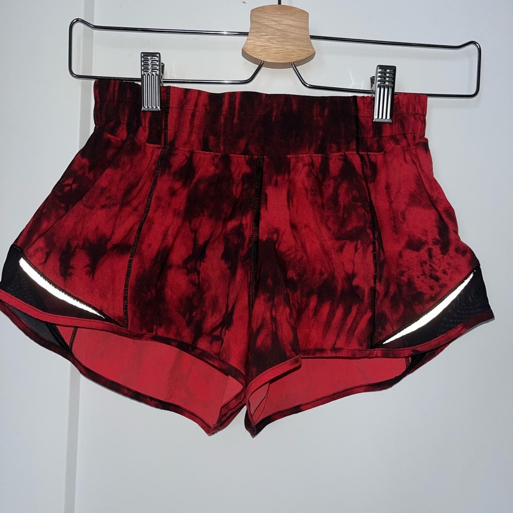 Lululemon Athletica hotty hot shorts 2.5 inch